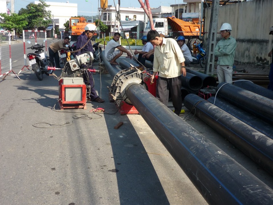 Han ong HDPE Duong Phuoc Long.jpg